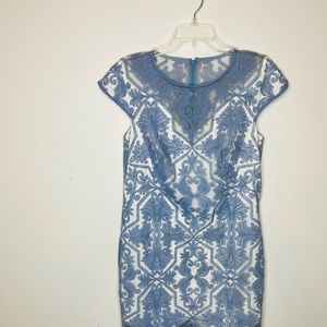 Tadashi Shoji Sheath Style Dress Blue Lac Oeverlay Size 12 Cap Sleeves